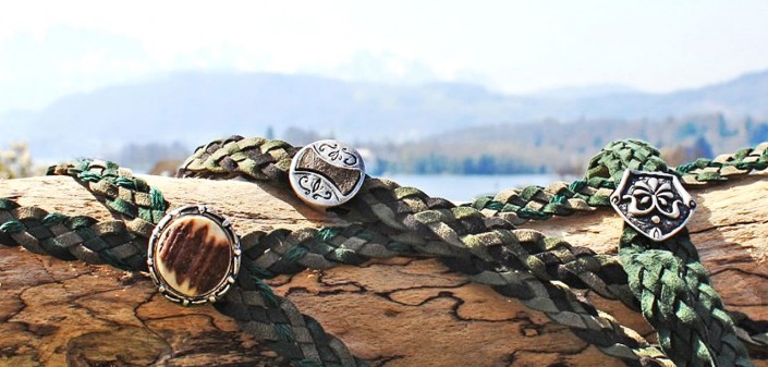 webbaender webbaender-705x337, Krawatten, Webbänder, Halsschmuck, Stickereien